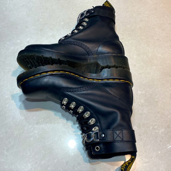 DR MARTENS 1460 PASCAL CHAIN LACE UP BOOTS Style #: R27266001 woman size 7⭐️⭐️ - Picture 15 of 17